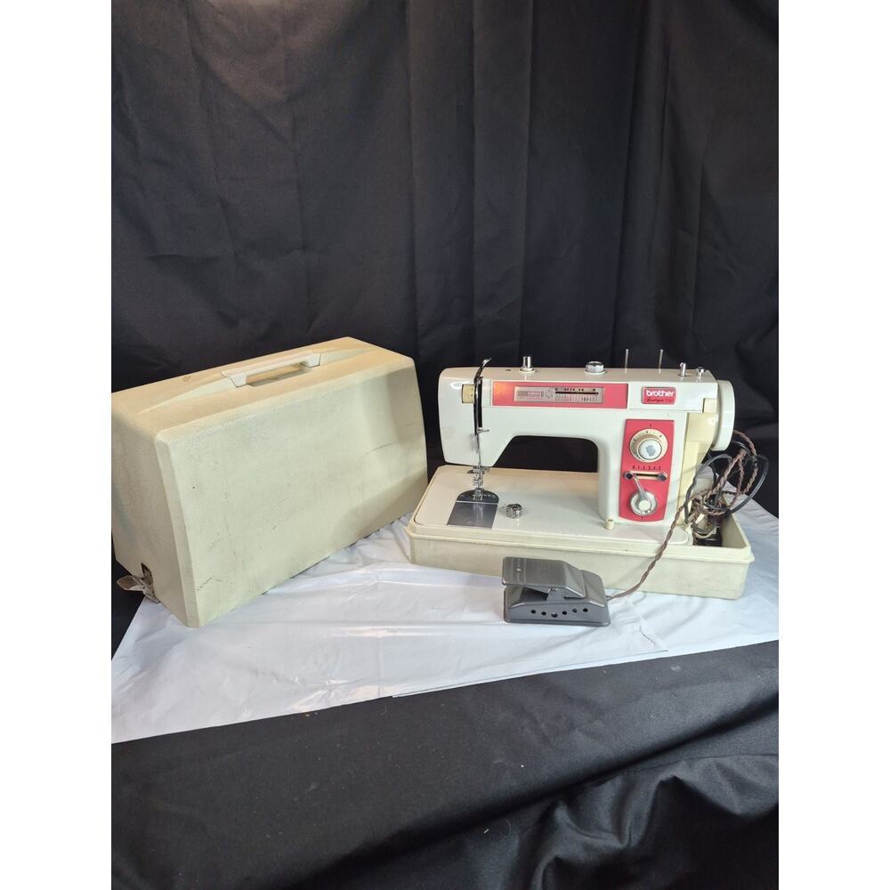 Brother boutique 761 sewing machine Complete With Case Works Smooth,